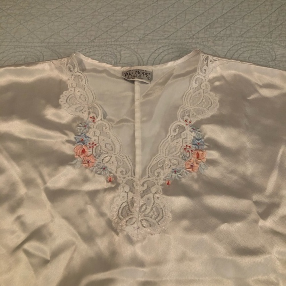 Vintage Val Mode wedding night nightgown. Size large.